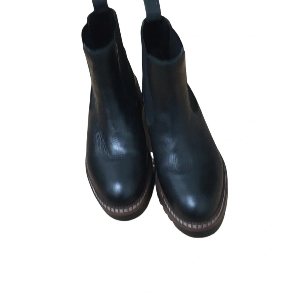 Caslon Miller Water Resistant Black Leather Lug Chelsea Boots 4.5M